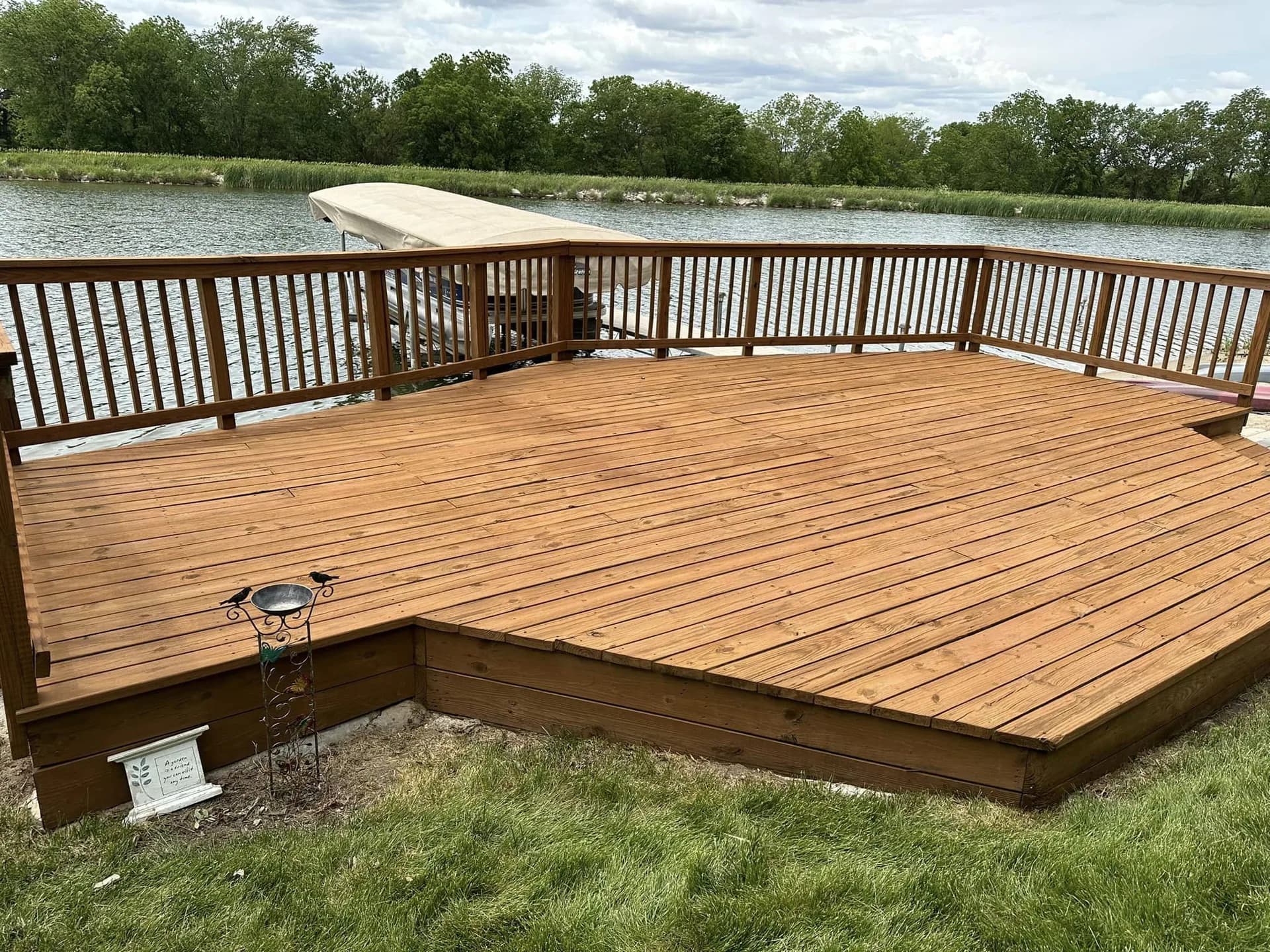 Pond-side deck finished with EXPERT Stain & Seal in Palomino