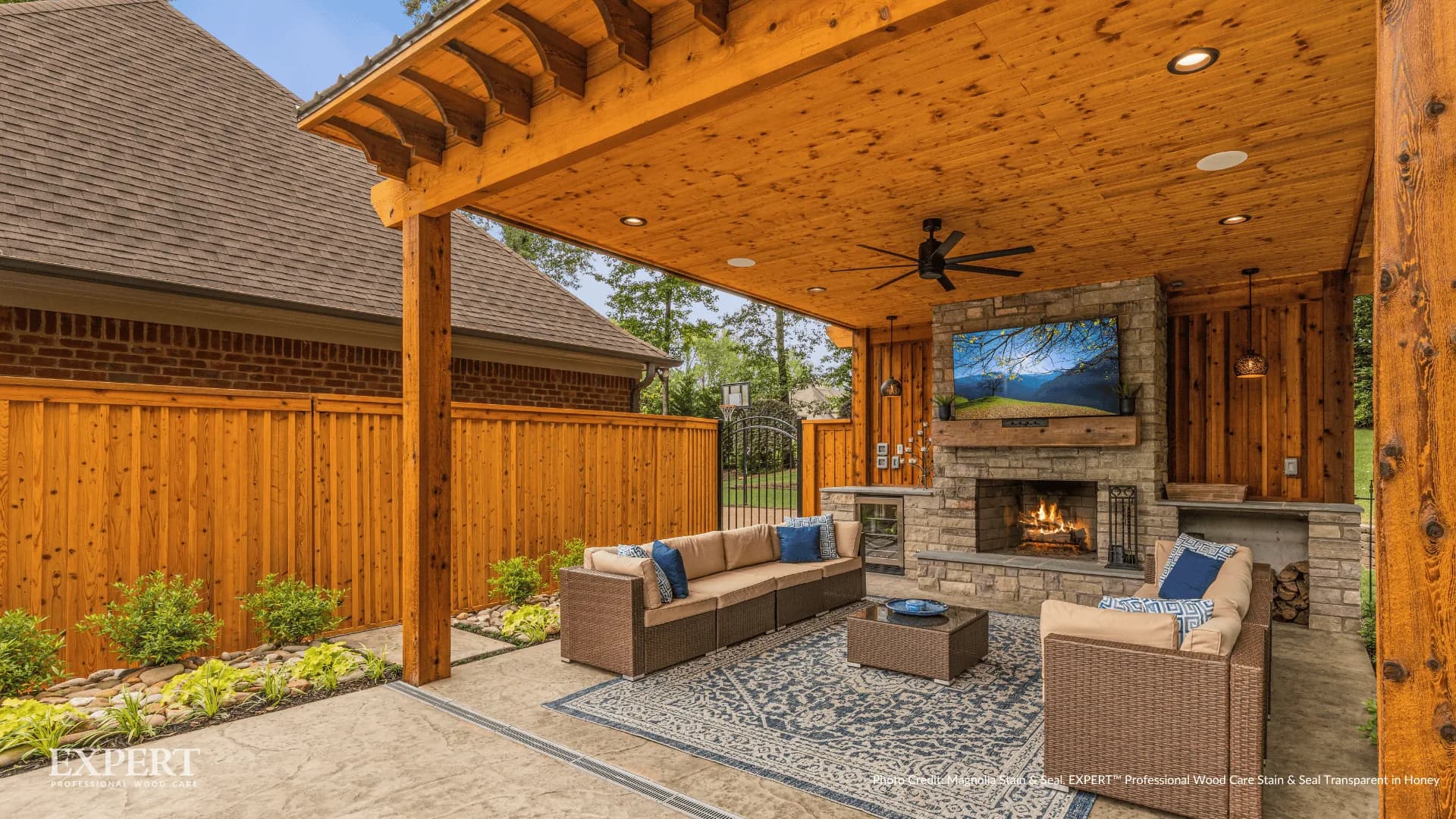 Patio with EXPERT wood care stain