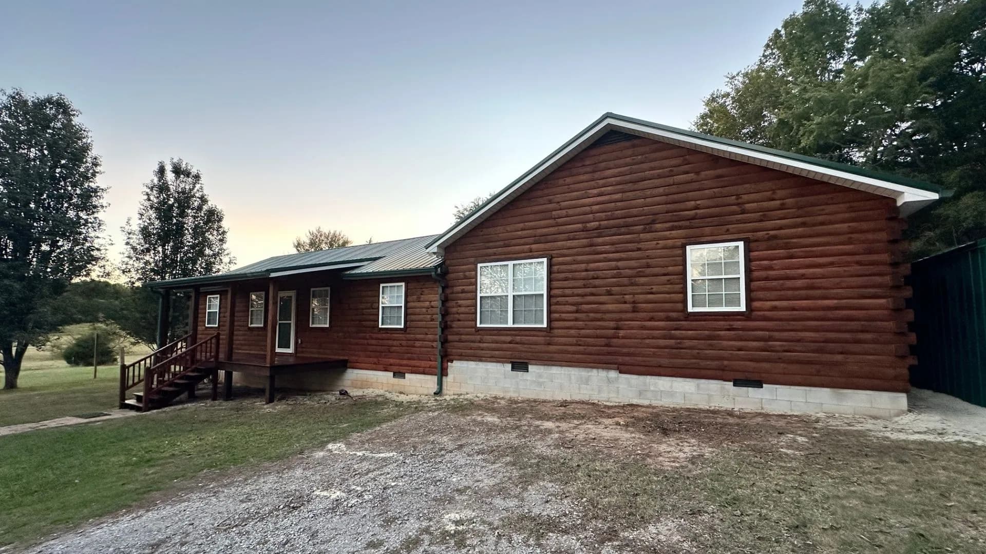 Log home stained in EXPERT Rustic Cedar