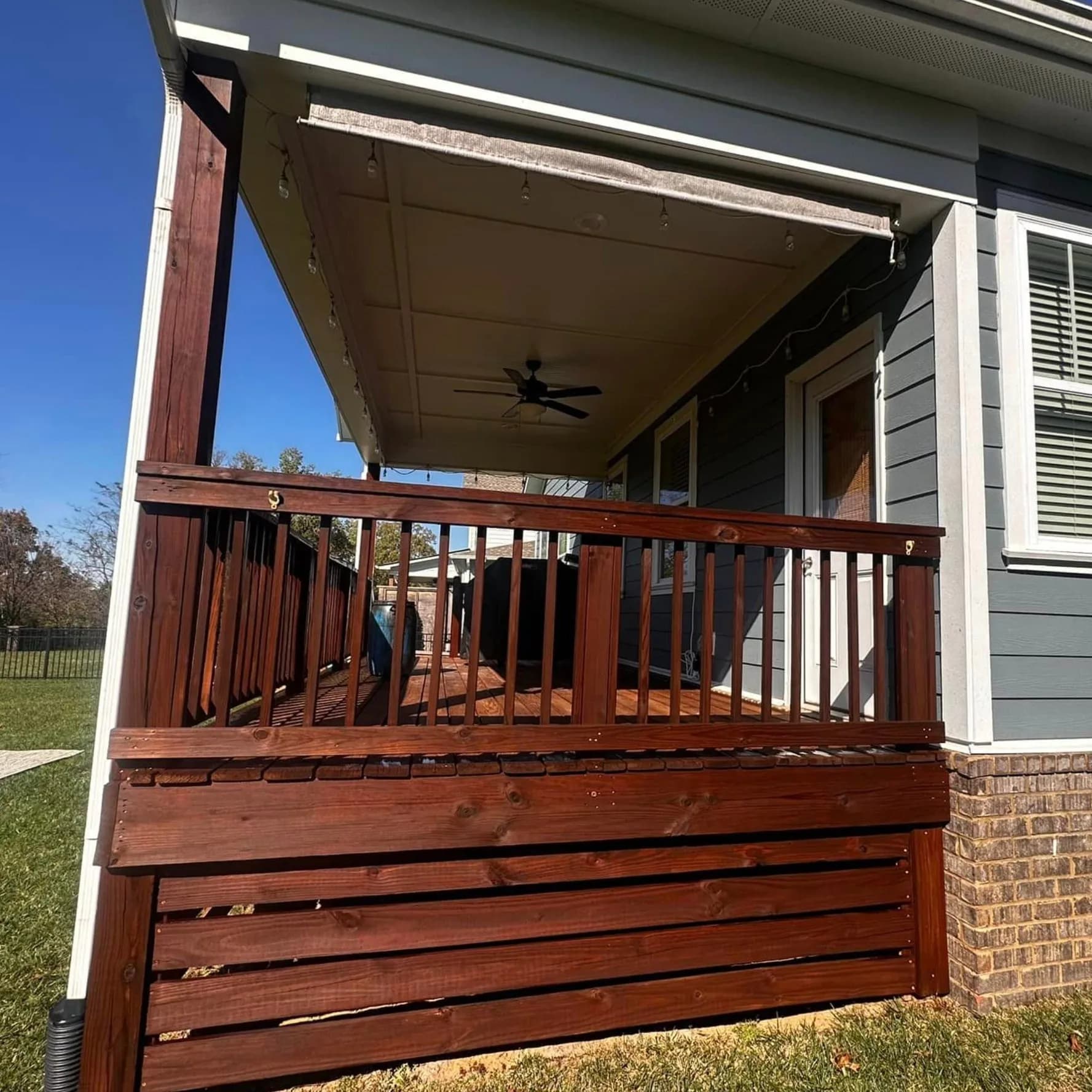 Deck stained in EXPERT Chestnut