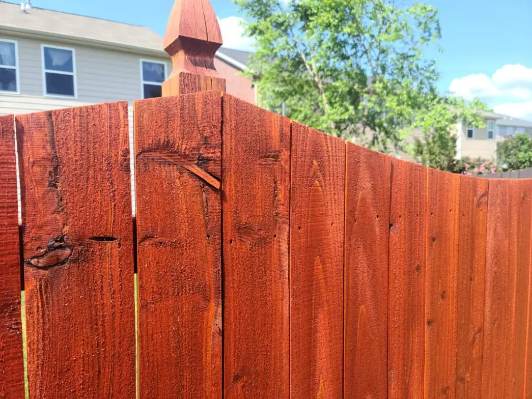 5 Best Reasons to Stain Your Residential Wood Fence in Nashville, TN