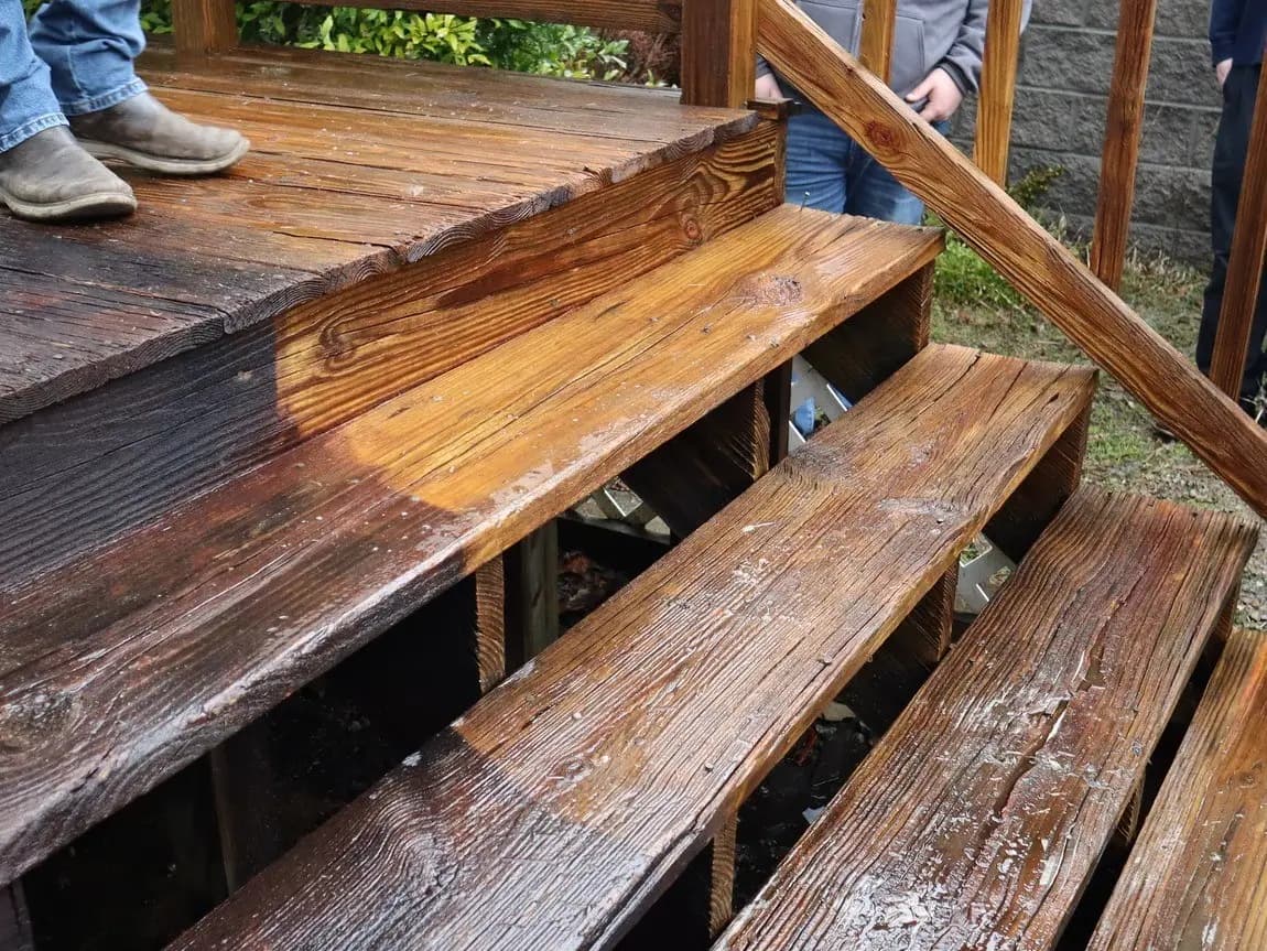 Refresh Your Deck with Your Tennessee Deck Refinishing Company